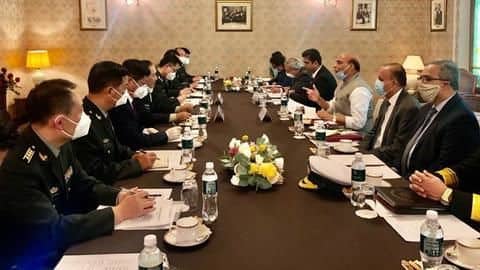 LAC पर तनाव के बीच भारत और चीन के रक्षा मंत्रियों की मॉस्को में हुई बैठक LAC पर तनाव के बीच भारत और चीन के रक्षा मंत्रियों की मॉस्को में हुई बैठक