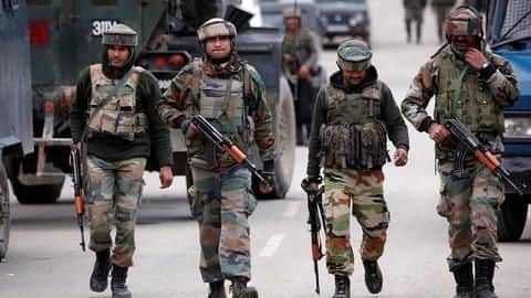 जम्मू-कश्मीर: नियंत्रण रेखा पर घुसपैठ की कोशिश कर रहा आतंकी ढेर, मुठभेड़ जारी जम्मू-कश्मीर: नियंत्रण रेखा पर घुसपैठ की कोशिश कर रहा आतंकी ढेर, मुठभेड़ जारी
