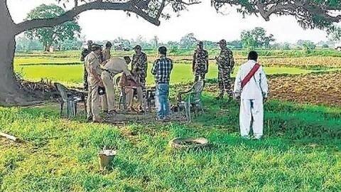सोनभद्र हत्याकांड: हिंसा वाले दिन थी पुलिस की कमी, VIP ड्यूटी पर गए थे जवान- रिपोर्ट सोनभद्र हत्याकांड: हिंसा वाले दिन थी पुलिस की कमी, VIP ड्यूटी पर गए थे जवान- रिपोर्ट