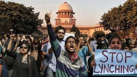 मॉब लिंचिंग: सुप्रीम कोर्ट का केंद्र और राज्यों को नोटिस, पूछा- रोकने के लिए क्या किया मॉब लिंचिंग: सुप्रीम कोर्ट का केंद्र और राज्यों को नोटिस, पूछा- रोकने के लिए क्या किया