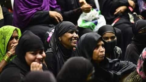 तीन तलाक कानून की समीक्षा करने को तैयार हुआ सुप्रीम कोर्ट, केंद्र सरकार को भेजा नोटिस तीन तलाक कानून की समीक्षा करने को तैयार हुआ सुप्रीम कोर्ट, केंद्र सरकार को भेजा नोटिस