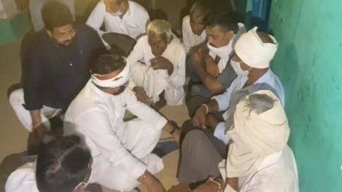 पांच दिन पहले कोरोना संक्रमित पाए गए AAP विधायक हाथरस पीड़िता के परिजनों से मिले पांच दिन पहले कोरोना संक्रमित पाए गए AAP विधायक हाथरस पीड़िता के परिजनों से मिले