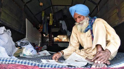 दिल्ली की शीत लहर से बचने के लिए और वाटरप्रूफ टेंट लगाएंगे प्रदर्शनकारी किसान दिल्ली की शीत लहर से बचने के लिए और वाटरप्रूफ टेंट लगाएंगे प्रदर्शनकारी किसान