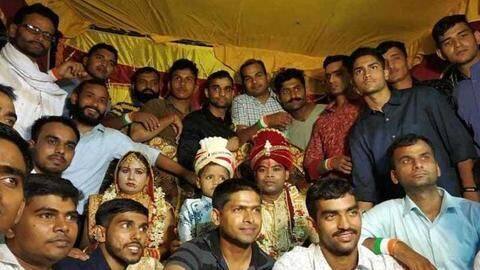 शहीद की बहन की शादी में पहुंचे 50 गरुड़ कमांडो, हथेली बिछाकर दी भावुक विदाई शहीद की बहन की शादी में पहुंचे 50 गरुड़ कमांडो, हथेली बिछाकर दी भावुक विदाई