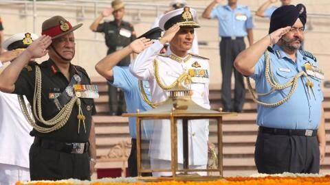 क्या है 'चीफ ऑफ डिफेंस स्टाफ' पद, जिसकी घोषणा प्रधानमंत्री मोदी ने लाल किले से की? क्या है 'चीफ ऑफ डिफेंस स्टाफ' पद, जिसकी घोषणा प्रधानमंत्री मोदी ने लाल किले से की?