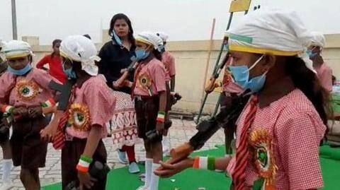 कानपुर: सरकारी कार्यक्रम में बच्चों के "ठंड से कांपने" की खबर करने वाले पत्रकारों पर केस कानपुर: सरकारी कार्यक्रम में बच्चों के "ठंड से कांपने" की खबर करने वाले पत्रकारों पर केस