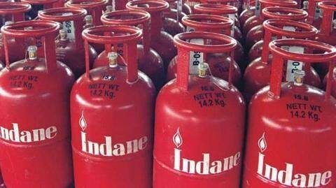 नए साल पर मंहगाई की मार, लगातार पांचवें महीने महंगे हुए बिना सब्सिडी वाले LPG सिलेंडर नए साल पर मंहगाई की मार, लगातार पांचवें महीने महंगे हुए बिना सब्सिडी वाले LPG सिलेंडर