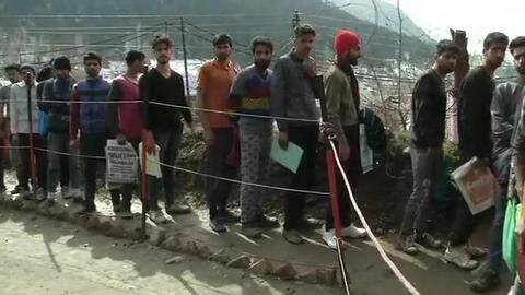 कश्मीर से आई खुश कर देने वाली तस्वीरें, सेना की भर्ती में शामिल हुए सैकड़ों युवा कश्मीर से आई खुश कर देने वाली तस्वीरें, सेना की भर्ती में शामिल हुए सैकड़ों युवा