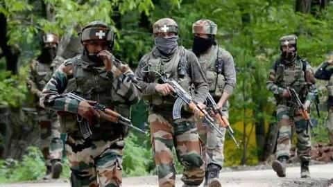 जम्मू-कश्मीर: आतंक विरोधी अभियान के दौरान सैन्य अधिकारी समेत चार जवान शहीद, तीन आतंकी ढेर जम्मू-कश्मीर: आतंक विरोधी अभियान के दौरान सैन्य अधिकारी समेत चार जवान शहीद, तीन आतंकी ढेर