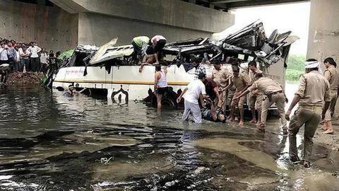 यमुना एक्सप्रेस-वे: पिछले 7 साल में हुए 5,000 से अधिक हादसे, 883 लोगों की गई जान यमुना एक्सप्रेस-वे: पिछले 7 साल में हुए 5,000 से अधिक हादसे, 883 लोगों की गई जान