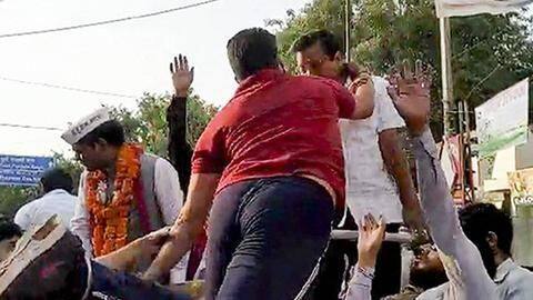 केजरीवाल को थप्पड़ मारने वाले युवक ने अपने किए पर जताया अफसोस केजरीवाल को थप्पड़ मारने वाले युवक ने अपने किए पर जताया अफसोस
