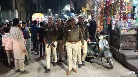 पश्चिमी दिल्ली: अफवाहों के कारण फैली दहशत के बीच पुलिस को आईं 481 पैनिक कॉल्स पश्चिमी दिल्ली: अफवाहों के कारण फैली दहशत के बीच पुलिस को आईं 481 पैनिक कॉल्स
