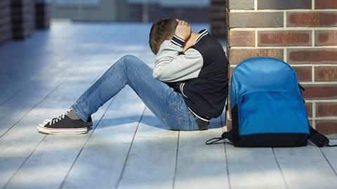 भारत में हर साल आत्महत्या करते हैं लगभग 10,000 छात्र, परीक्षा में असफलता सबसे बड़ा कारण भारत में हर साल आत्महत्या करते हैं लगभग 10,000 छात्र, परीक्षा में असफलता सबसे बड़ा कारण
