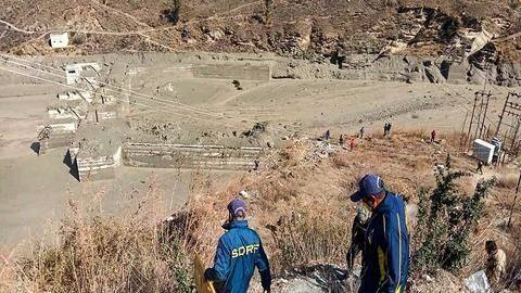 उत्तराखंड में क्यों आई बाढ़ और अभी यहां क्या स्थिति है? उत्तराखंड में क्यों आई बाढ़ और अभी यहां क्या स्थिति है?