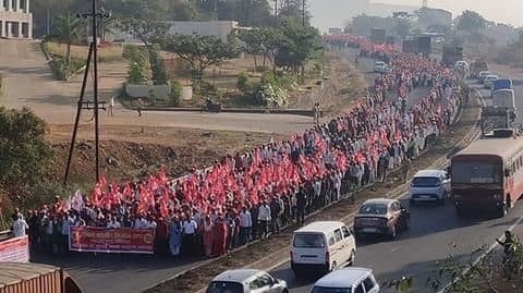 किसान आंदोलन: पैदल मार्च कर नासिक से मुंबई पहुंच रहे हजारों किसान, कल होनी है रैली किसान आंदोलन: पैदल मार्च कर नासिक से मुंबई पहुंच रहे हजारों किसान, कल होनी है रैली