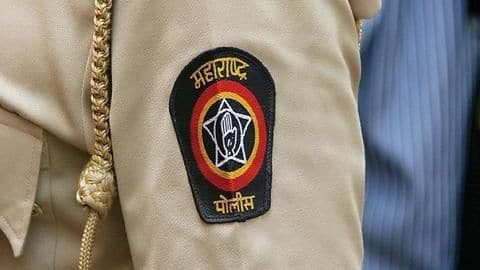 पुलिसकर्मियों पर लगे लड़कियों के कपड़े उतरवाकर उन्हें नचाने के आरोप गलत- महाराष्ट्र सरकार पुलिसकर्मियों पर लगे लड़कियों के कपड़े उतरवाकर उन्हें नचाने के आरोप गलत- महाराष्ट्र सरकार