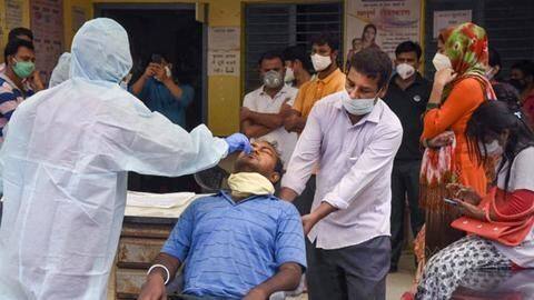 कोरोना वायरस: देश में बीते दिन लगभग 75,000 नए मामले, एक लाख से अधिक हुए ठीक कोरोना वायरस: देश में बीते दिन लगभग 75,000 नए मामले, एक लाख से अधिक हुए ठीक