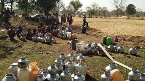 उत्तर प्रदेश: जल संकट के बीच बुंदेलखंड में दलितों को हैंडपंप छूने तक की इजाजत नहीं उत्तर प्रदेश: जल संकट के बीच बुंदेलखंड में दलितों को हैंडपंप छूने तक की इजाजत नहीं