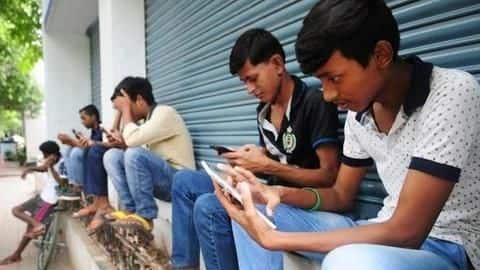 आधी से ज्यादा दुनिया इंटरनेट पर सक्रिय, यूजर्स के मामले में दूसरे स्थान पर भारत आधी से ज्यादा दुनिया इंटरनेट पर सक्रिय, यूजर्स के मामले में दूसरे स्थान पर भारत