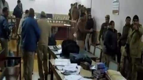 उत्तर प्रदेश में कोर्ट के अंदर ही चली गोलियां, जज के सामने एक की हत्या उत्तर प्रदेश में कोर्ट के अंदर ही चली गोलियां, जज के सामने एक की हत्या