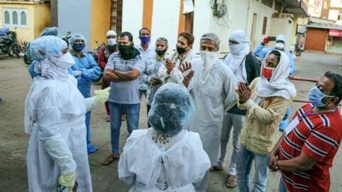 कोरोना वायरस: गृह मंत्रालय का स्वास्थ्यकर्मियों पर हमला करने वालों पर सख्त कार्रवाई का आदेश कोरोना वायरस: गृह मंत्रालय का स्वास्थ्यकर्मियों पर हमला करने वालों पर सख्त कार्रवाई का आदेश