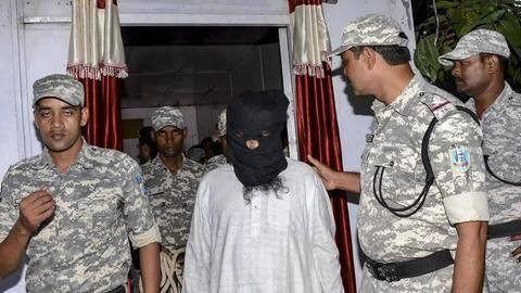 झारखंड में अलकायदा का संदिग्ध आतंकी गिरफ्तार, कई राज्यों के युवाओं का कर रहा था ब्रेनवॉश झारखंड में अलकायदा का संदिग्ध आतंकी गिरफ्तार, कई राज्यों के युवाओं का कर रहा था ब्रेनवॉश