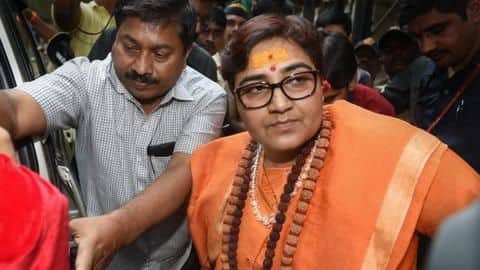भोपाल: भाजपा सांसद प्रज्ञा ठाकुर के खिलाफ छात्रों ने लगाए 'आतंकवादी वापस जाओ' के नारे भोपाल: भाजपा सांसद प्रज्ञा ठाकुर के खिलाफ छात्रों ने लगाए 'आतंकवादी वापस जाओ' के नारे