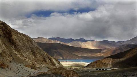पैंगोंग झील: फिंगर्स इलाके में चीन ने बढ़ाई तैनाती, फिंगर चार पर तैनात किए 2,000 सैनिक पैंगोंग झील: फिंगर्स इलाके में चीन ने बढ़ाई तैनाती, फिंगर चार पर तैनात किए 2,000 सैनिक