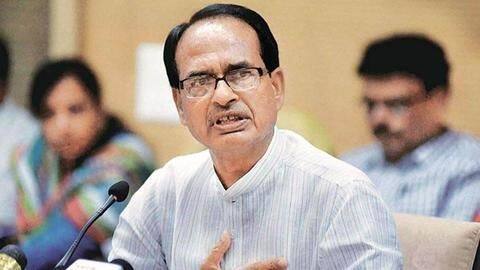 शिवराज चौहान पर लगा किसी दूसरे की कविता को अपनी पत्नी की रचना बताने का आरोप शिवराज चौहान पर लगा किसी दूसरे की कविता को अपनी पत्नी की रचना बताने का आरोप