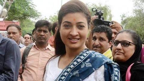 अलका लांबा ने दिया AAP से इस्तीफा, कांग्रेस में हो सकती हैं शामिल अलका लांबा ने दिया AAP से इस्तीफा, कांग्रेस में हो सकती हैं शामिल