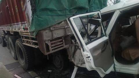 उत्तर प्रदेश: प्रतापगढ़ में भीषण सड़क हादसा, छह बच्चों समेत 14 लोगों की मौत उत्तर प्रदेश: प्रतापगढ़ में भीषण सड़क हादसा, छह बच्चों समेत 14 लोगों की मौत