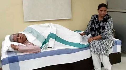 पार्टी की हार से निराश लालू ने अस्पताल में दो दिन तक नहीं खाया खाना पार्टी की हार से निराश लालू ने अस्पताल में दो दिन तक नहीं खाया खाना