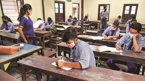 केरल: कोरोना वायरस से संक्रमित पाए गए एक ट्यूशन सेंटर में पढ़ने वाले 92 छात्र केरल: कोरोना वायरस से संक्रमित पाए गए एक ट्यूशन सेंटर में पढ़ने वाले 92 छात्र