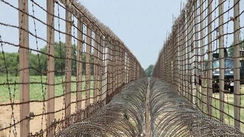बालाकोट एयर स्ट्राइक के बाद पाकिस्तान ने LoC पर बढ़ाई सैनिकों की संख्या बालाकोट एयर स्ट्राइक के बाद पाकिस्तान ने LoC पर बढ़ाई सैनिकों की संख्या