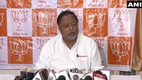 पश्चिम बंगाल: विरोधी पार्टियों के 107 विधायक भाजपा में होंगे शामिल, मुकुल रॉय ने किया दावा पश्चिम बंगाल: विरोधी पार्टियों के 107 विधायक भाजपा में होंगे शामिल, मुकुल रॉय ने किया दावा