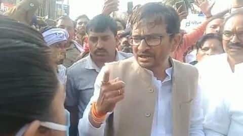 मध्य प्रदेश: कांग्रेस विधायक ने खुलेआम SDM को धमकाया, बोले- आप महिला हैं, नहीं तो... मध्य प्रदेश: कांग्रेस विधायक ने खुलेआम SDM को धमकाया, बोले- आप महिला हैं, नहीं तो...
