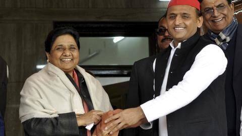 मायावती पर 40 हज़ार करोड़ के घोटाले का आरोप लगाने वाले अखिलेश अब शांत क्यों? मायावती पर 40 हज़ार करोड़ के घोटाले का आरोप लगाने वाले अखिलेश अब शांत क्यों?