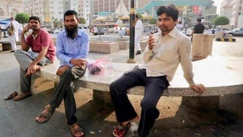 सऊदी अरब ने बदले नियम, अब मालिक की अनुमति के बिना नौकरी बदल सकेंगे विदेशी कामगार सऊदी अरब ने बदले नियम, अब मालिक की अनुमति के बिना नौकरी बदल सकेंगे विदेशी कामगार
