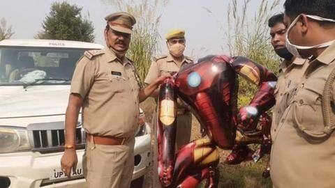 ग्रेटर नोएडा: आसमान में आयरन मैन का गुब्बारा दिखने पर डरे लोग, समझ बैठे एलियन ग्रेटर नोएडा: आसमान में आयरन मैन का गुब्बारा दिखने पर डरे लोग, समझ बैठे एलियन