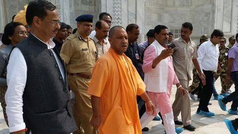 मुगल संग्रहालय के निर्माण कार्य को पूरा कराएगी योगी सरकार, आवंटित किए 20 करोड़ रुपये मुगल संग्रहालय के निर्माण कार्य को पूरा कराएगी योगी सरकार, आवंटित किए 20 करोड़ रुपये