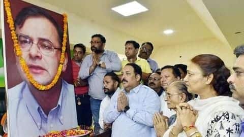 राजकीय सम्मान के साथ हुआ अरुण जेटली का अंतिम संस्कार, विपक्षी दलों के नेता भी पहुंचे राजकीय सम्मान के साथ हुआ अरुण जेटली का अंतिम संस्कार, विपक्षी दलों के नेता भी पहुंचे
