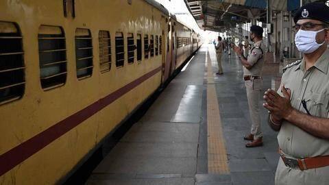 प्रवासी मजदूरों को घर पहुंचा रहीं 'श्रमिक एक्सप्रेस' ट्रेनों के बारे में अहम बातें प्रवासी मजदूरों को घर पहुंचा रहीं 'श्रमिक एक्सप्रेस' ट्रेनों के बारे में अहम बातें