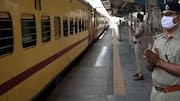प्रवासी मजदूरों को घर पहुंचा रहीं 'श्रमिक एक्सप्रेस' ट्रेनों के बारे में अहम बातें