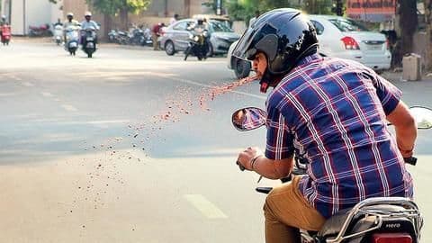 बिहार में सार्वजनिक स्थलों पर थूकने पर लगा प्रतिबंध, उल्लंघन करने पर होगी छह महीने जेल बिहार में सार्वजनिक स्थलों पर थूकने पर लगा प्रतिबंध, उल्लंघन करने पर होगी छह महीने जेल