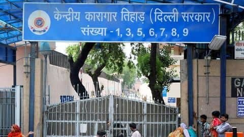 दिल्ली: तिहाड़ जेल की सुरक्षा में चूक, NGO सदस्य बनकर कैदी बॉयफ्रेंड से मिलती रही महिला दिल्ली: तिहाड़ जेल की सुरक्षा में चूक, NGO सदस्य बनकर कैदी बॉयफ्रेंड से मिलती रही महिला