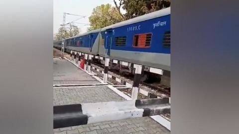 उत्तराखंड: 35 किलोमीटर उल्टी चली पूर्णागिरी जनशताब्दी एक्सप्रेस, बड़ा हादसा टला उत्तराखंड: 35 किलोमीटर उल्टी चली पूर्णागिरी जनशताब्दी एक्सप्रेस, बड़ा हादसा टला