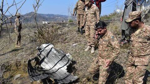 पाकिस्तान के सफेद झूठ का पर्दाफाश, F-16 विमान के मलबे की तस्वीर आई सामने पाकिस्तान के सफेद झूठ का पर्दाफाश, F-16 विमान के मलबे की तस्वीर आई सामने