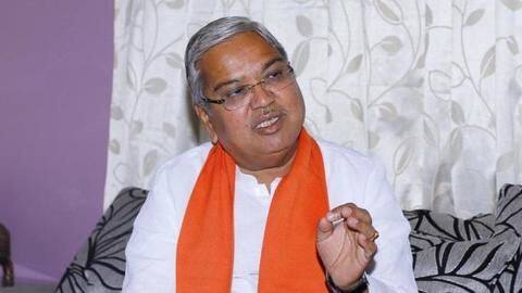 कर्नाटक के उप मुख्यमंत्री बोले, खराब नहीं बल्कि अच्छी सड़कों की वजह से होती हैं दुर्घटनाएं कर्नाटक के उप मुख्यमंत्री बोले, खराब नहीं बल्कि अच्छी सड़कों की वजह से होती हैं दुर्घटनाएं