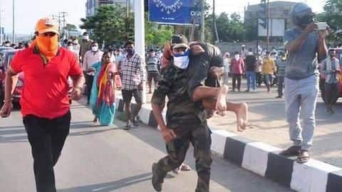 विशाखापट्टनम गैस लीक: अब तक 13 की मौत, प्रधानमंत्री मोदी की बैठक समेत जानें बड़ी बातें विशाखापट्टनम गैस लीक: अब तक 13 की मौत, प्रधानमंत्री मोदी की बैठक समेत जानें बड़ी बातें