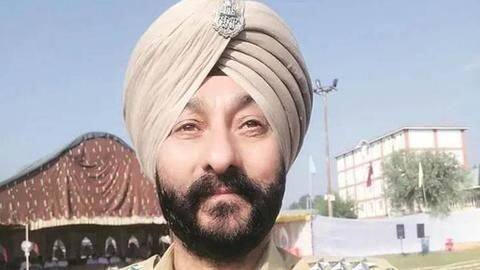 जम्मू-कश्मीर: DSP देविंदर सिंह ने कबूल की आतंकियों से 12 लाख रुपये लेने की बात जम्मू-कश्मीर: DSP देविंदर सिंह ने कबूल की आतंकियों से 12 लाख रुपये लेने की बात